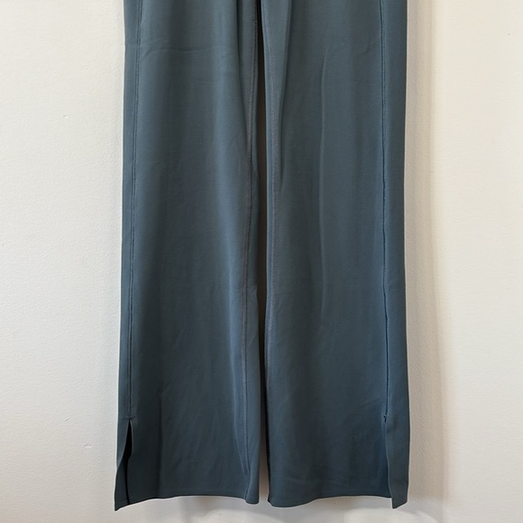 Athleta Transcend Stash Crop Straight Leg Bali Green Size Mendium Tall - Picture 7 of 14